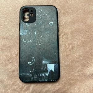 Different kinds of designs on the back, never used due to me getting a new phone